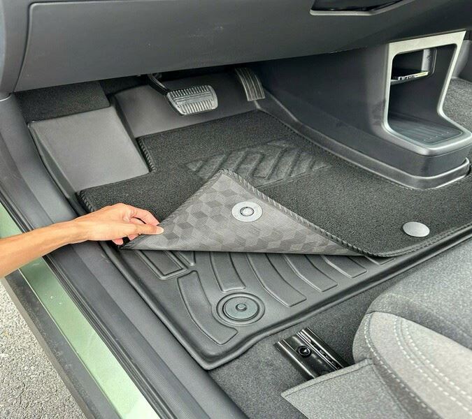 Thảm lót sàn xe oto đúc theo từng dòng