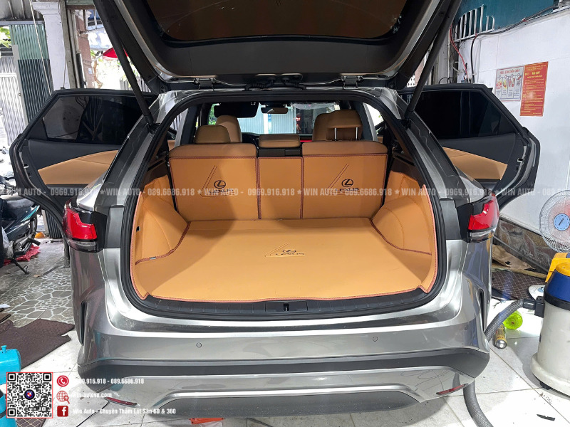 Một chiếc Lexus vừa lắp thảm 360 Fiber tại Win Auto